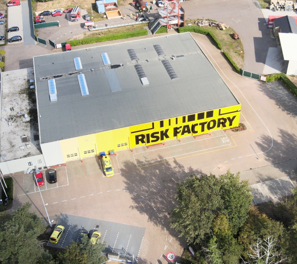 Dronebeeld van het gebouw van Risk Factory Limburg-Noord